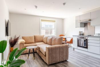 Large 2-Bedroom Apartment, Liverpool City Centre - Sleeps up to 10, Liverpool (photo 2)