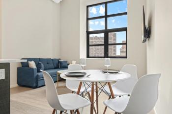 Luxury DT Condo l Playhouse Square l Fast W-Fi, Cleveland (photo 4)