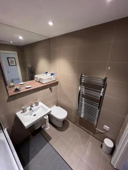 Double Bedroom - Private Bathroom - City Centre, Manchester (photo 3)