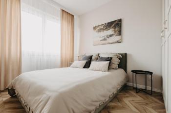 Balcony & Parking, Modern Elegant Apartment! Near Tram, Breslau (Foto 2)