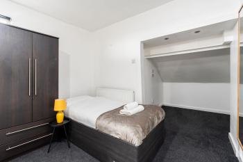 4 Bed Flat 5 mins Walk To Anfield, Liverpool (photo 2)
