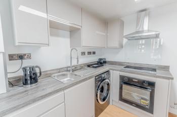 Stylish city flat with free parking, Plymouth (photo 3)
