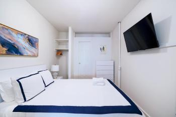 Contemporary 1 Bedroom Apartment in NYC, New York (photo 4)