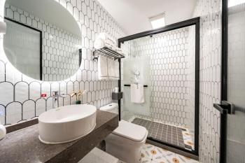 初心莫舍酒店Chuxin Moshe Hotel Shanghai Shanghai International Tourism Resort BranchFree shuttle to Shanghai Airport Disneyland Heartshaped outdoor infinity pool Freshly ground coffee Laundry service Massage chairs Breakfast for foreign, Šanghaj (fotografie 5)
