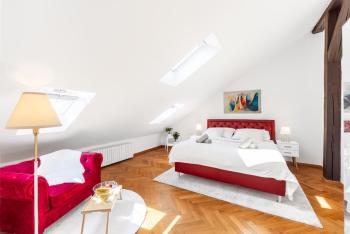 Cozy Luxe Home at the Heart of Old Prague Centre, Прага (фото 2)