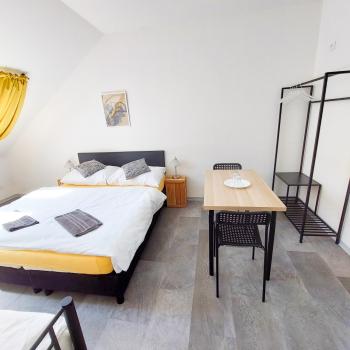 Beautiful attic room R3, Prag (Foto 4)