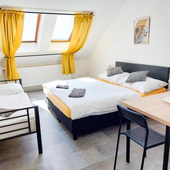 Beautiful attic room R3, Prag (Foto 2)