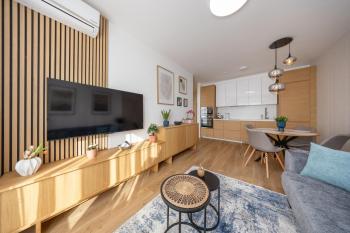 Central Bratislava Apt - Cozy Stay with Parking, Bratislava (Foto 2)