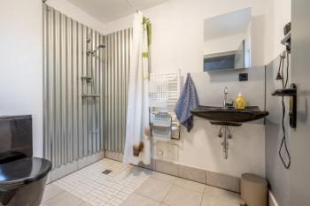 Ein Privatzimmer mit Fußbodenheizung und Pantryküche in der Nähe der Messe Dusche und WC werden gemeinschaftlich genutzt, Hannover (fotografie 5)