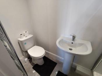 En-Suite Double-Bedroom in the Heart of Salford Manchester CR3 Perfect for Short Stays, Manchester (photo 5)
