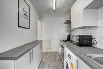Modern Liverpool Home - 1min walk to bus stop, Liverpool (photo 5)