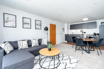 Modern City Penthouse with Balcony and Parking, Birmingham (fotografie 3)