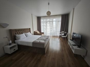 Bright Flat with Courtyard Pool, Itʼkhvisi (foto 2)