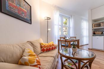 Privates Apartment mit Bad, Küche, Sofa & Balkon, Frankfurt/Main (photo 2)