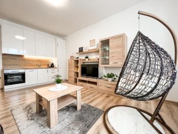 2BD- next to Presidential palace, Bratislava (fotografie 2)