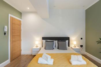 Stunning spacious Islington 2bed modern central flat, London (photo 5)