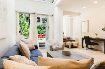 Private Beautiful Townhome w Zen Garden, New York (photo 3)