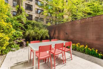 Private Beautiful Townhome w Zen Garden, New York (photo 4)