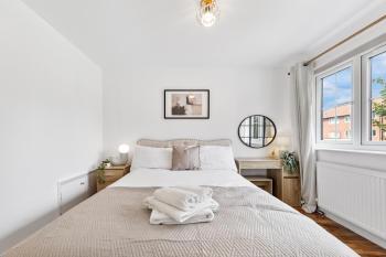 4 Bedroom House by Homestyles Hosts - Short Lets and Serviced Accommodation Islington - Private En-Suite, Londyn (zdjęcie 3)