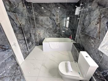 Modern 2-4 Beds - Contractors, Morpeth (foto 3)