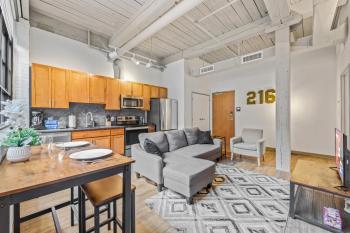Central 1 BD Loft l Downtown l Parking l Sofa Bed, Cleveland (foto 4)