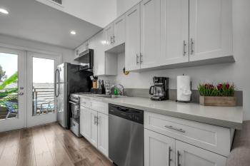 Chic 1 Bedroom Loft with Balcony Hollywood Sign View Free Gated Parking Full Kitchen, Los Angeles (fotografie 5)