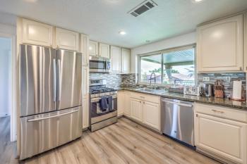 vegas saltwater, a luxury pool villa with 5BR, Spa, wet deck on a half acre lot, Las Vegas (photo 5)
