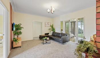 Queen Bed Shared Bath, 5BR Home In Beenleigh For 2 Bedroom1, Beenleigh (Foto 4)