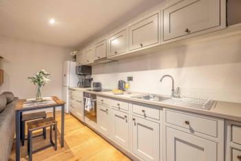 Your Perfect 1 Bed Escape in Windsor - By Tempstay, Windsor (Foto 3)