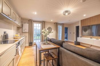 Your Perfect 1 Bed Escape in Windsor - By Tempstay, Windsor (Foto 5)