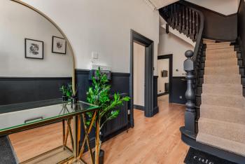 The Rockfield by Serene Stays Stylish 6BR near Anfield with Bar Virgin Media and Fast WiFi, Liverpool (photo 5)