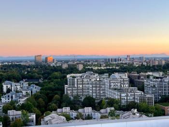 Chic Apartment - Rooftop Pool & Alps View, Munich (photo 5)