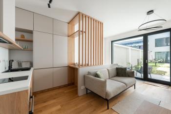 Olive Garden Residence in Trendy Holešovice with Private Garden and Garage, Praga (foto 2)