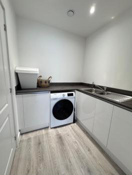 Eden Gateway full equipment brand new bright and modern En-suite Double bedroom - room 3 near city centre, Birmingham (photo 5)
