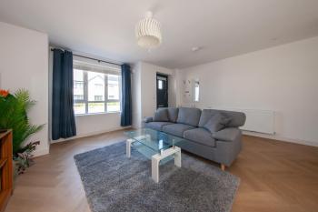 Modern 2 bed house in Hollystown with free parking, Dublin (zdjęcie 3)