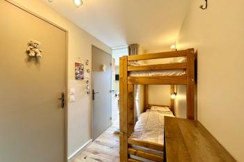 Apartment with balcony in Demi-Quartier, Demi-Quartier (foto 5)