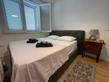 Flora - Modern Rooftop Apartment with Balcony, Tirana (foto 3)