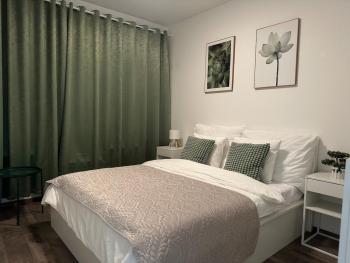 Cozy Modern Apartment, 20 mins to Center, Praga (foto 2)