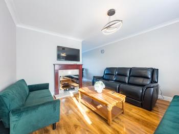 House - sleeps 7 private garden & parking, Basildon (foto 2)