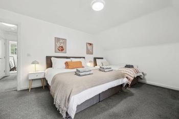 Modern 3BR Home in 2 Nether Hall Near M6 J7 with Hot Tub, Smart TV and Free Parking, Birmingham (fotografie 3)
