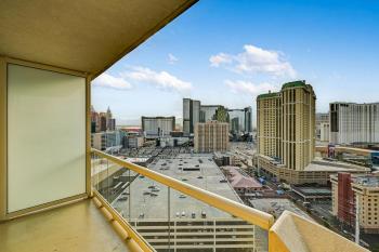 Sierra Studio at MGM Signature Tower 1 with Balcony Strip View 5 MIN WALK FROM F1 GRANDSTAND, Las Vegas (photo 5)