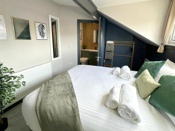 Contractor-Friendly 3-Bed House in Leeds with Parking, Kitchen & FREE Netflix!, Лидс (фото 2)