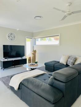 Cozy & Spacious 5BR Family Home with Free On-Site Parking, Pendle Hills (zdjęcie 3)