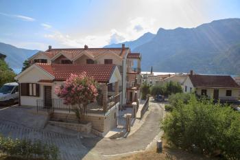D Star - New Luxury Apartment with Big Balcony Bay View, Risan (fotografie 2)