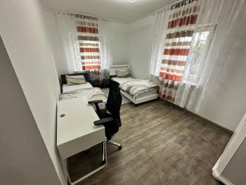 Double room and shared bathroom, Нюрнберг (фото 2)