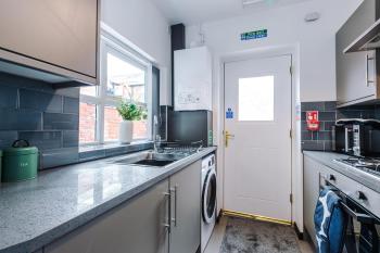 Large 4BR House, Sleeps 8, Parking, Full Kitchen, Ideal for Groups, family, contractors, Manchester (fotografie 5)