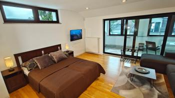 3 ROOMS - Zimmervermietung nähe Flughafen BER - gratis WLAN, Parken & Netflix, Berlin (Foto 4)