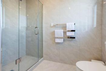 Central Modern Duplex Home near Cornwall Park, Auckland (photo 3)