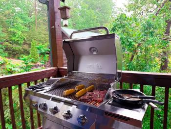 Charming Cabin, Seasonal Decor & Pool, 3min to Pkwy, Grill, GameRoom, Wifi & Workstation, Sleeps 14, Pigeon Forge (foto 4)