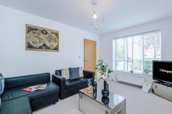 Stunning Riverside 3-Bed Home by 53 Degrees Property in Manchester with Garden & FREE Parking!, Manchester (photo 4)